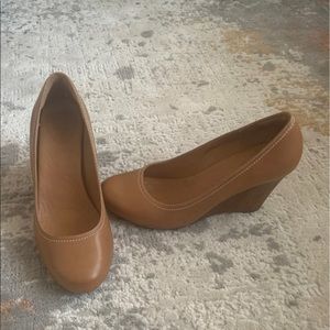 Indigo by Clarks, Luggage Wedges, Size 9